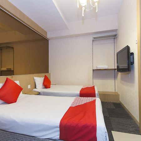 The Crown Borneo Hotel Kota Kinabalu Exterior photo