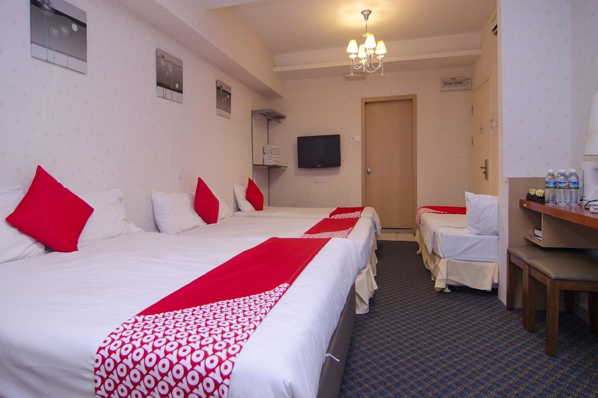 The Crown Borneo Hotel Kota Kinabalu Exterior photo