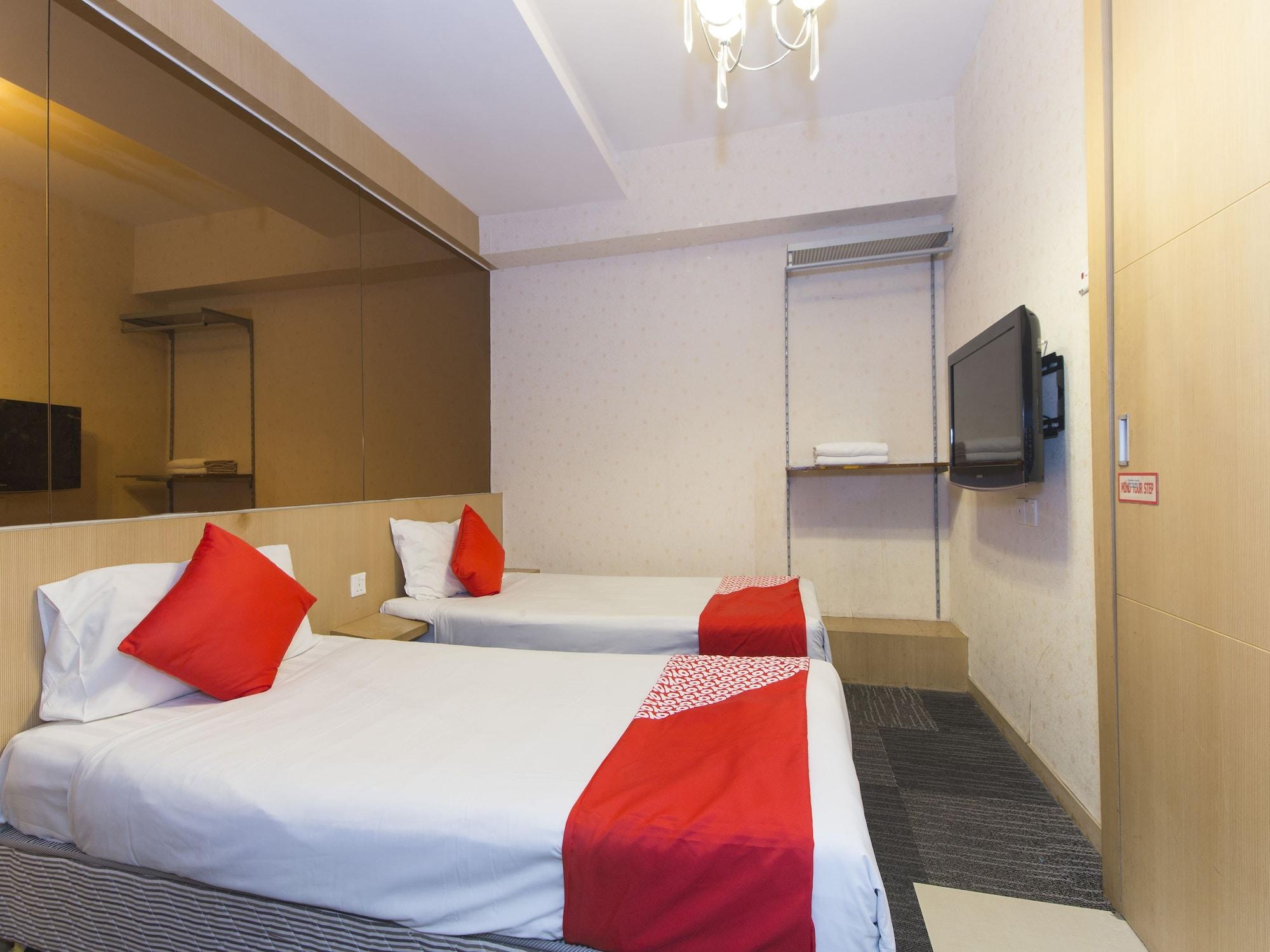 The Crown Borneo Hotel Kota Kinabalu Exterior photo
