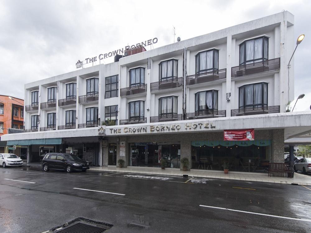 The Crown Borneo Hotel Kota Kinabalu Exterior photo