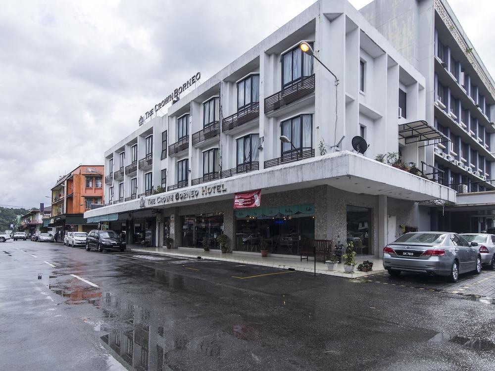 The Crown Borneo Hotel Kota Kinabalu Exterior photo