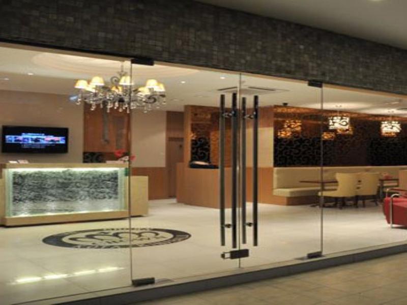 The Crown Borneo Hotel Kota Kinabalu Exterior photo