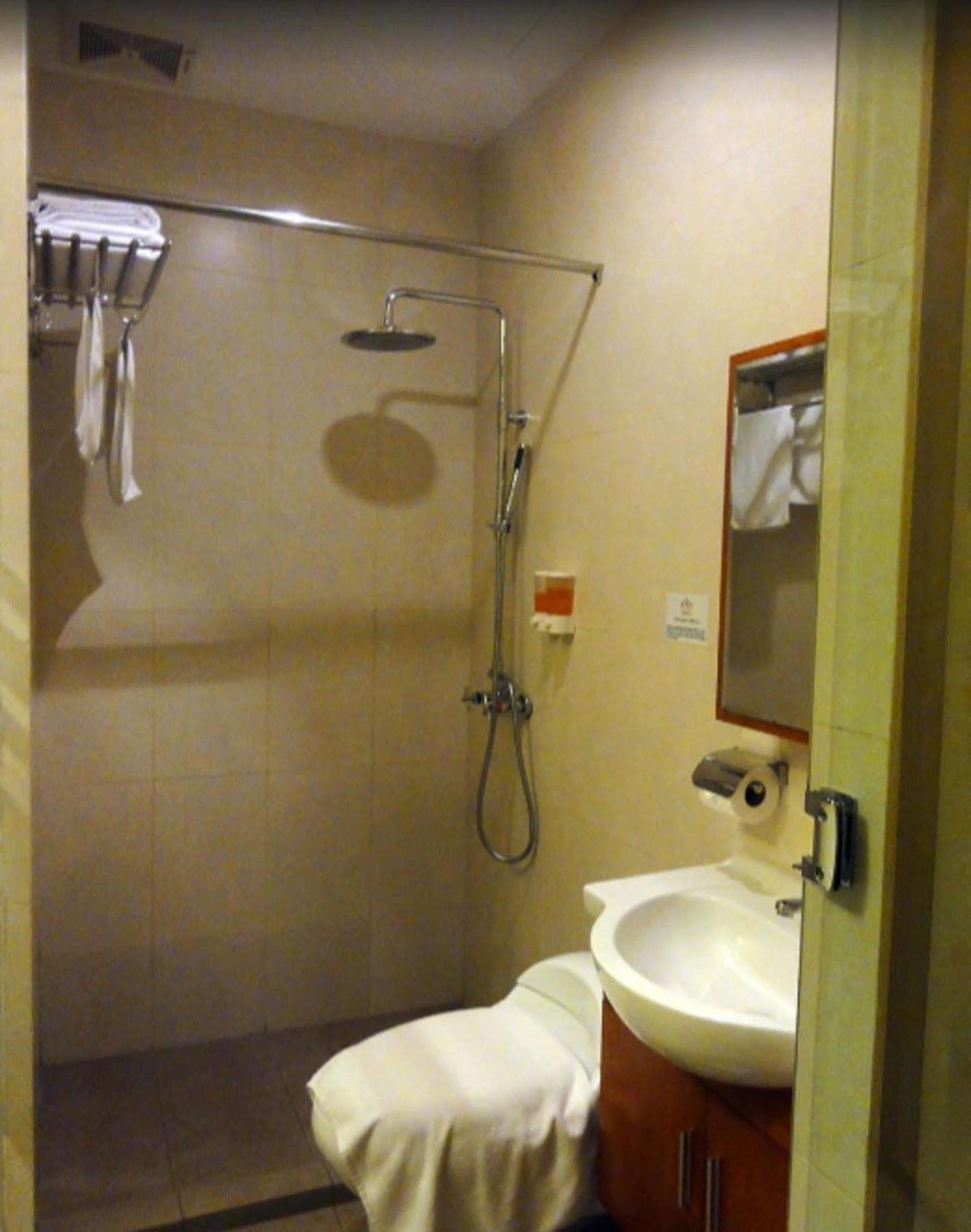 The Crown Borneo Hotel Kota Kinabalu Exterior photo